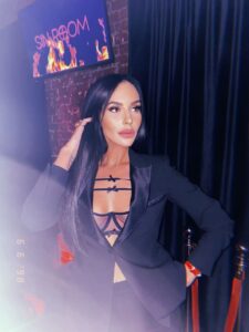 Лучшие эскорт-леди Адриана