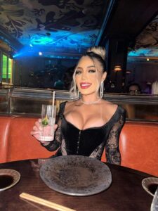 Роскошная спутница Белла