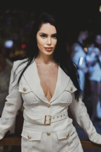 Эскорт-леди для элитных встреч Цармен