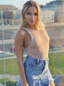 Привлекательная эскорт-девушка Оливиа