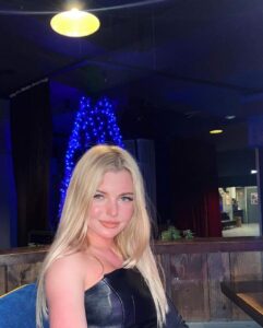 Эскорт-девушка высшего класса Ребецца