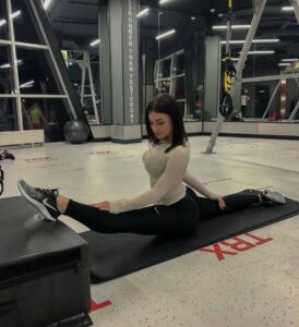 Изысканная эскорт-модель Света