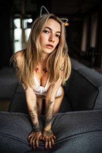 Очаровательная эскорт-леди Ада