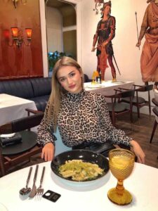 Элитная эскортница Ницоле