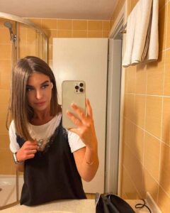 Женственная эскорт-модель Слава