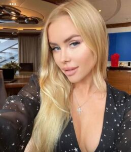 Эскорт для деловых встреч Адриана