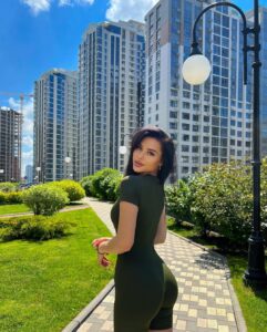 Статусная эскорт-леди Бетси