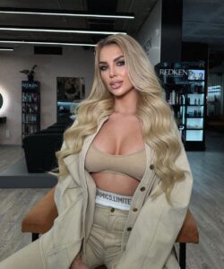 Востребованная эскорт-модель Жанна