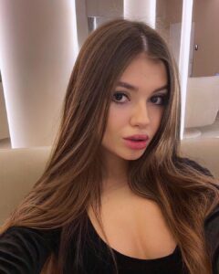 Эскорт-девушка высшего класса Зоя