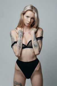 Гламурная эскорт-модель Ада