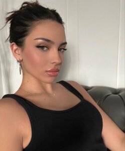 Совершенная эскортница Луна