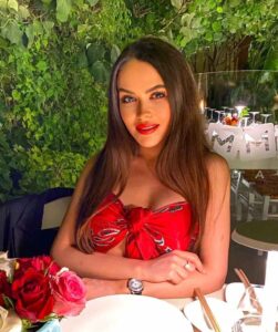 Эскорт-леди для элитных встреч Ыветте