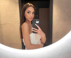 Востребованная эскорт-модель Лейла