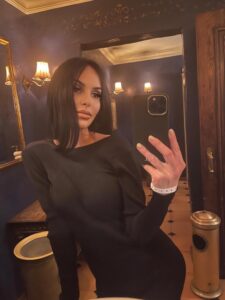 Премиальная спутница Адриана