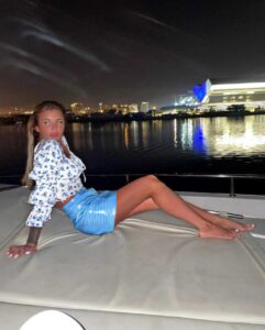 Совершенная эскортница Настя