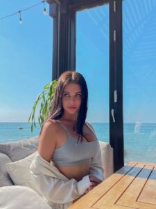 Чувственная эскорт-девушка Света