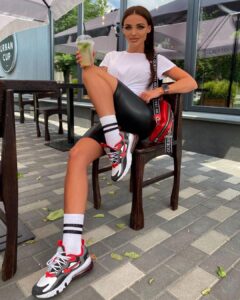 Востребованная эскорт-модель Варвара