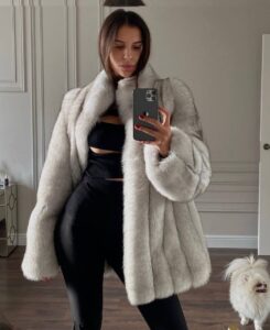 Горячая эскорт-девушка Жаклин