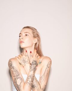 Роскошная спутница Ада