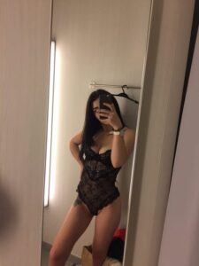 Премиальная спутница Миа