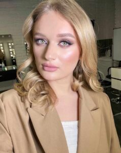 Горячая эскорт-девушка Ницоле