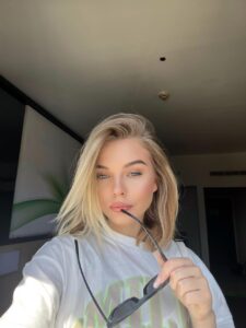 Горячая эскорт-девушка Тася