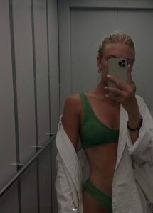 Эскорт для деловых встреч Клара