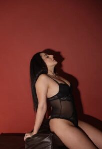 Топ эскорт-сопровождение Аылин