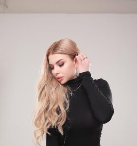 Грациозная эскорт-модель Аля