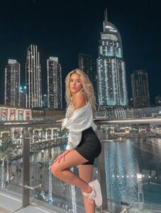 Обворожительная эскорт-девушка Лейтон