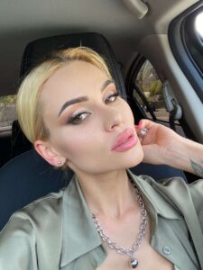 VIP спутница Анита