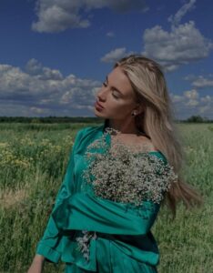 Элитная эскортница Клара